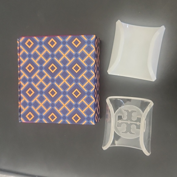 Tory Burch Logo Clear and White Resin Cuff Bracelets - Picture 2 of 7